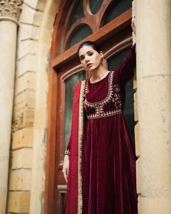 Embroided Maxi With Lace Dupatta And Trouser